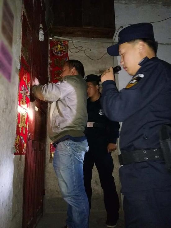 宿迁粗心妈妈误将幼女锁家中 